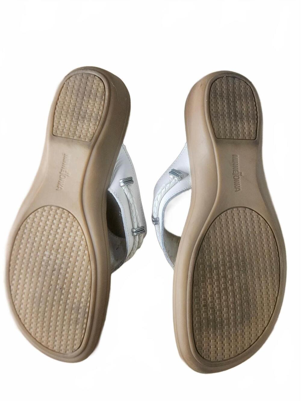 Minnetonka Women's White Leather Thong Sandals Size 10M Cushioned Leather - Picture 4 of 5